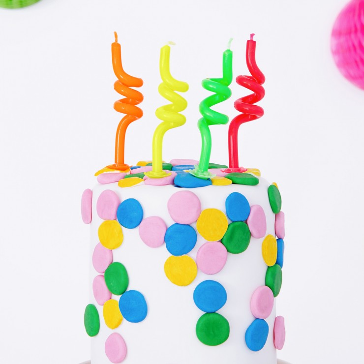 Bougies d'anniversaire de 4 ans numéro 4, couleurs arc-en-ciel de