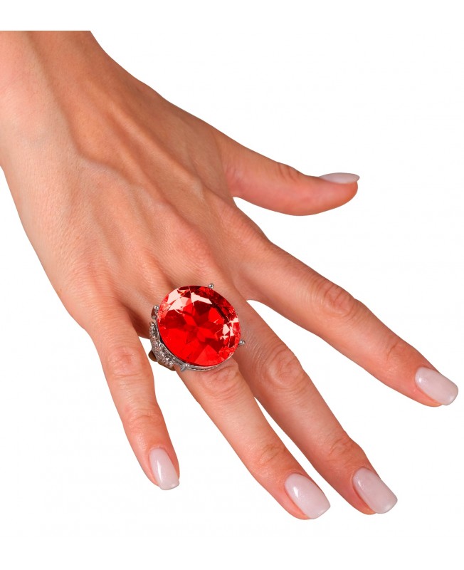 Bague avec gemme rouge