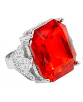 Bague avec gemme rouge